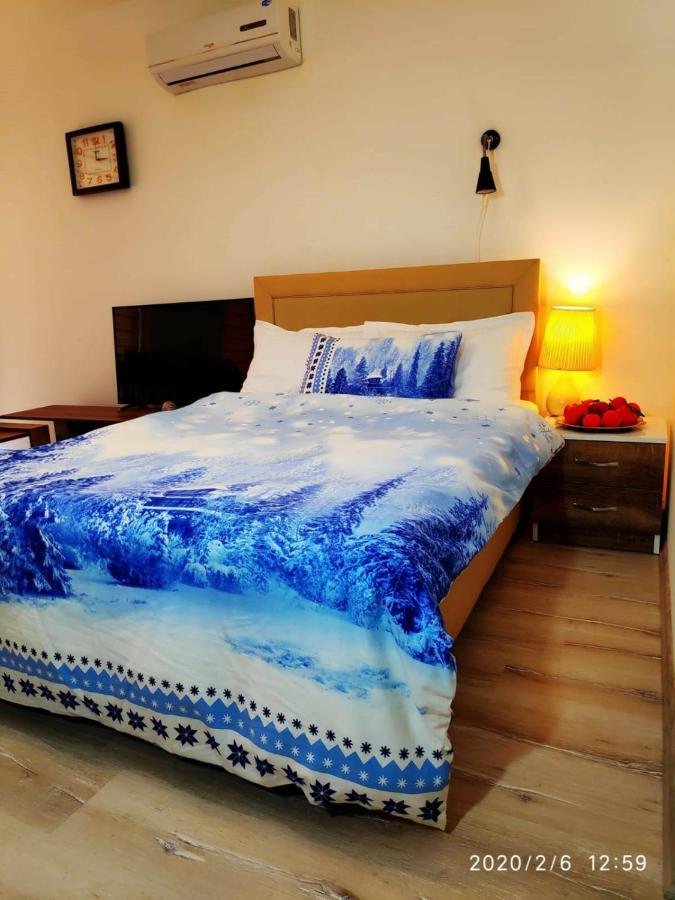 Uptown Holiday App & Pool Daily Rental Contactless Check In & Check Out Famagusta  Ngoại thất bức ảnh
