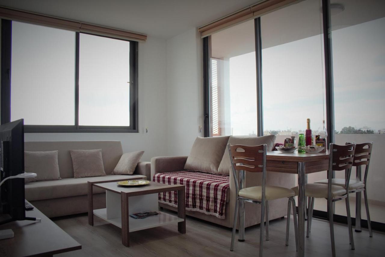 Uptown Holiday App & Pool Daily Rental Contactless Check In & Check Out Famagusta  Ngoại thất bức ảnh